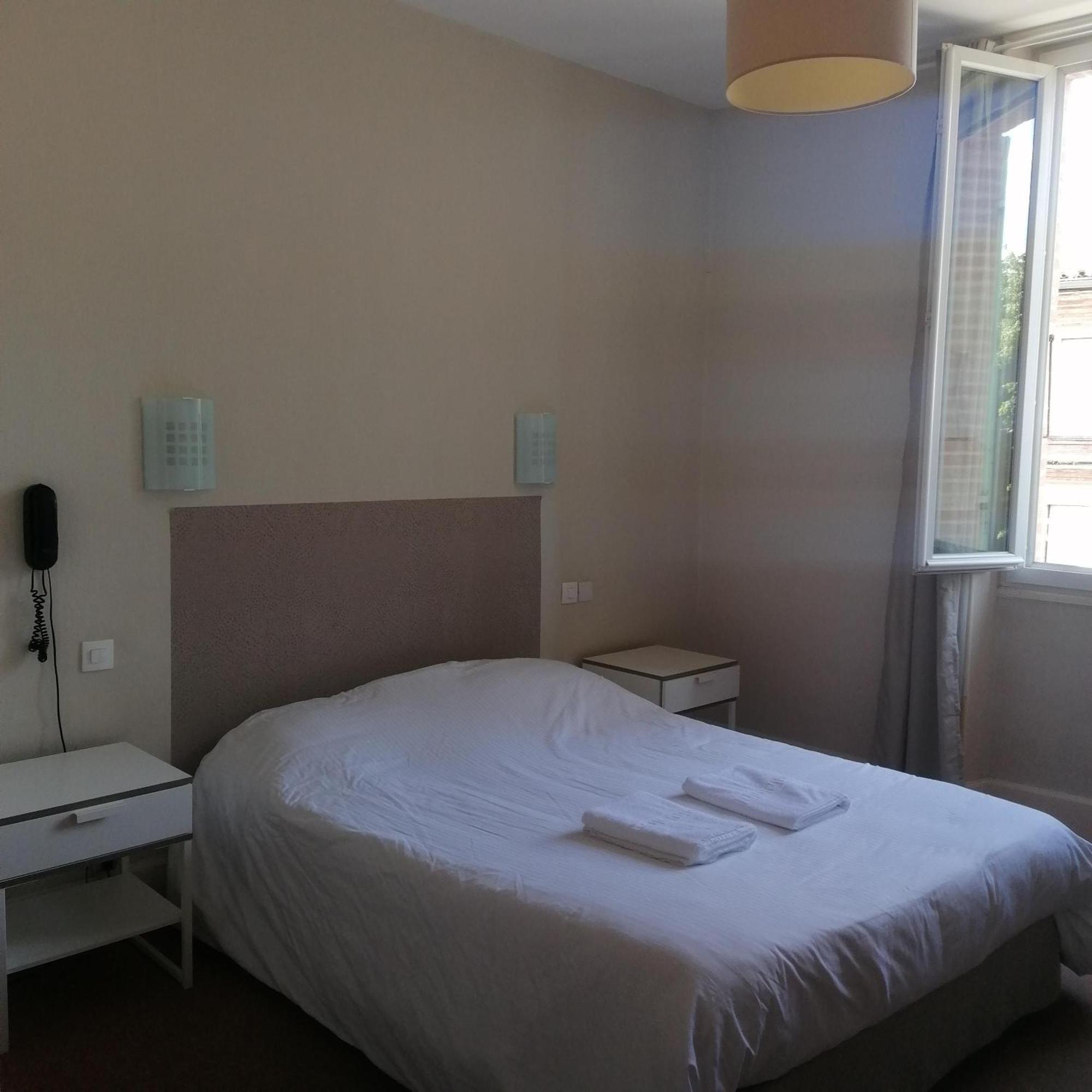 Hotel Le Normandy Beaumont-de-Lomagne Exteriör bild