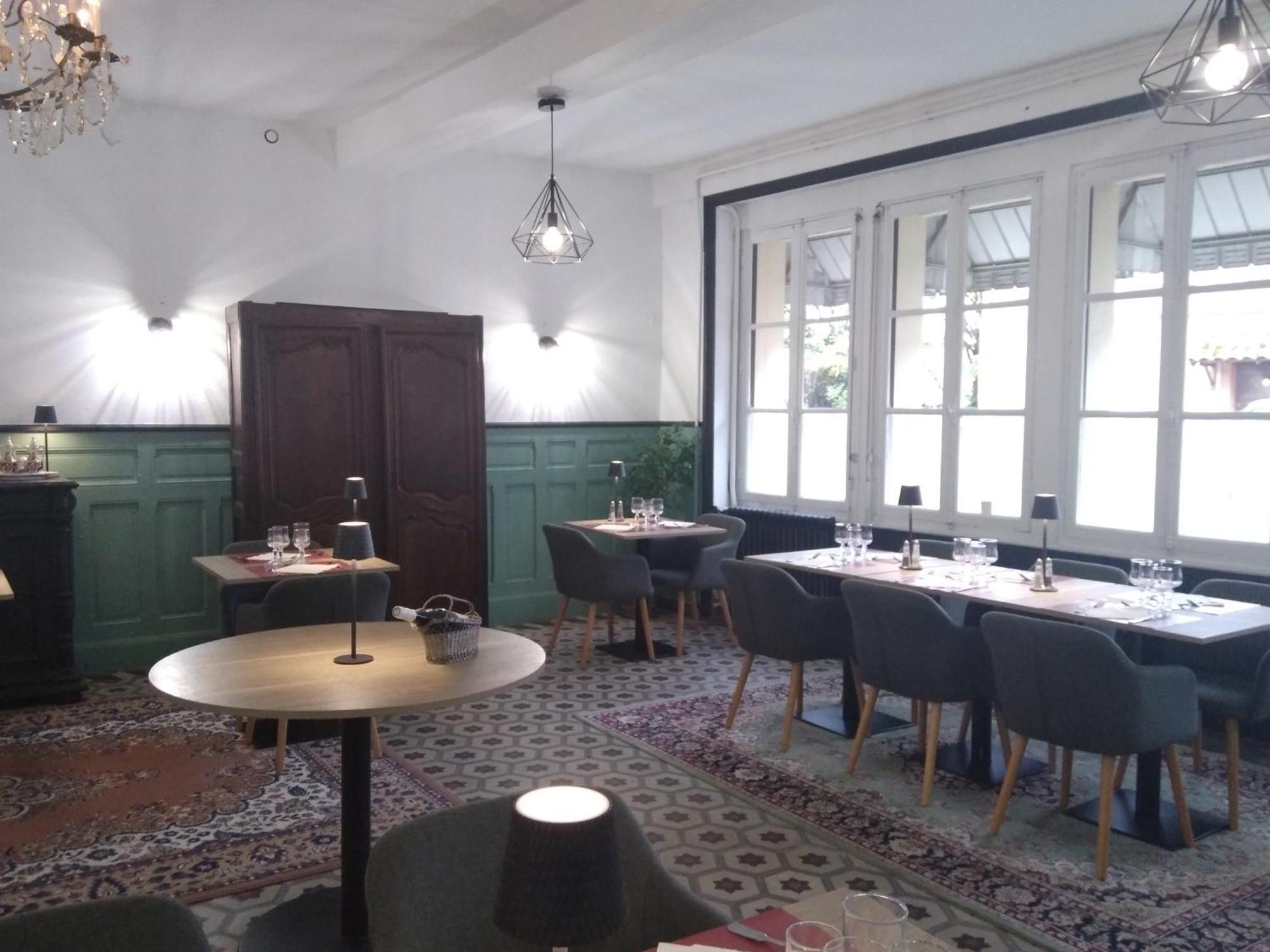 Hotel Le Normandy Beaumont-de-Lomagne Exteriör bild