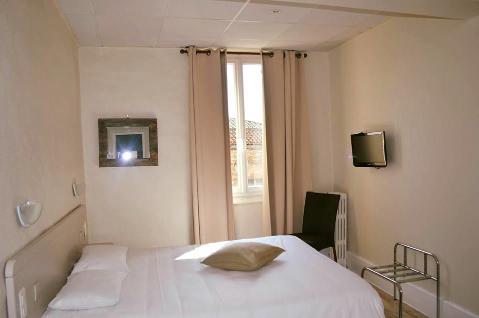 Hotel Le Normandy Beaumont-de-Lomagne Exteriör bild